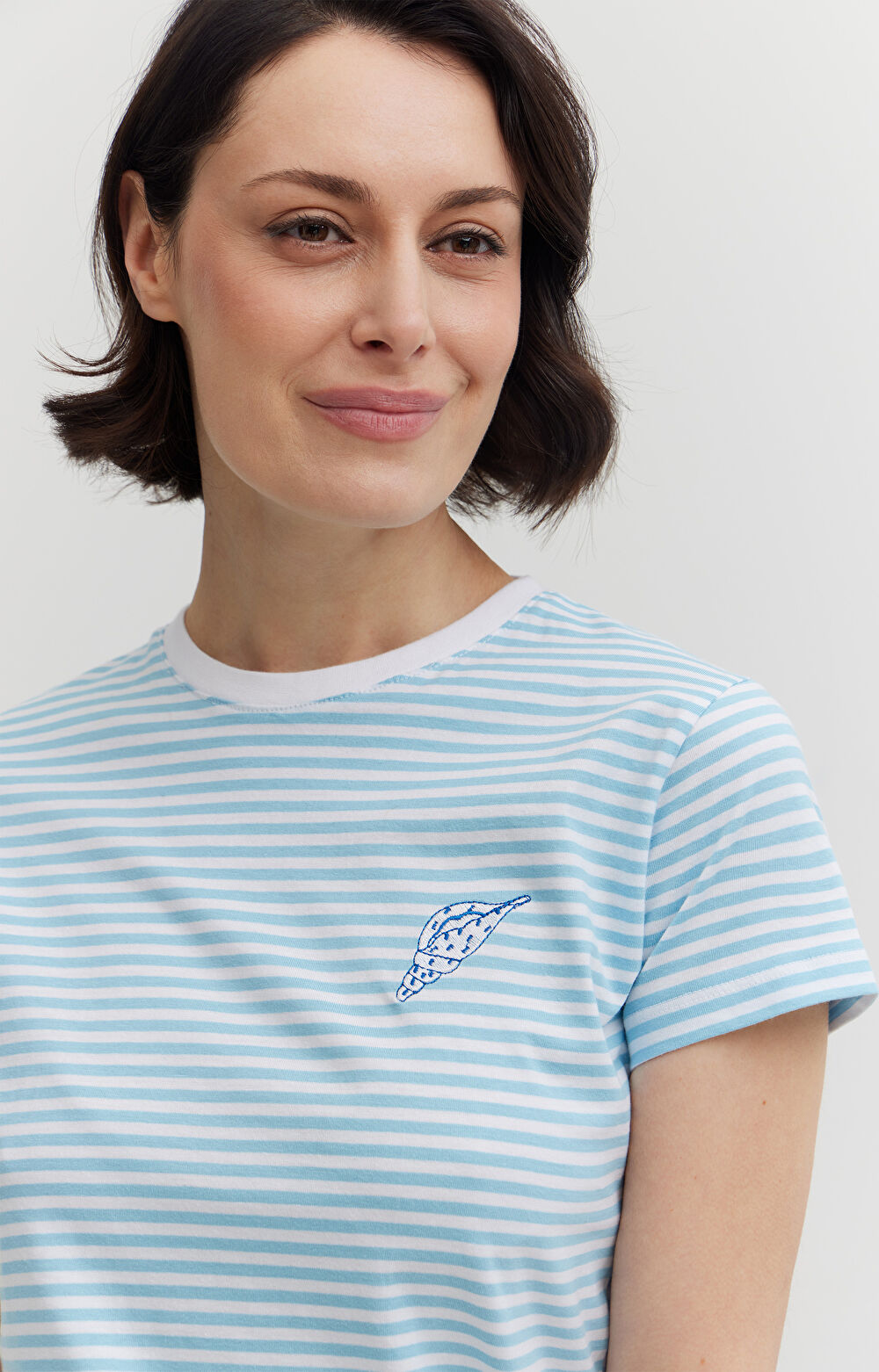 T-shirt w paski z merceryzowanej z haftem - 4