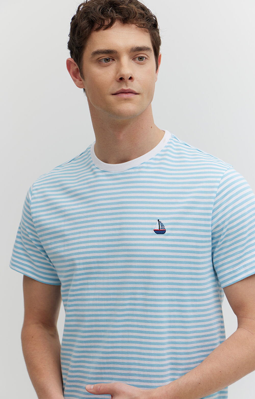 T-shirt z bawełny merceryzowanej z haftem - 4