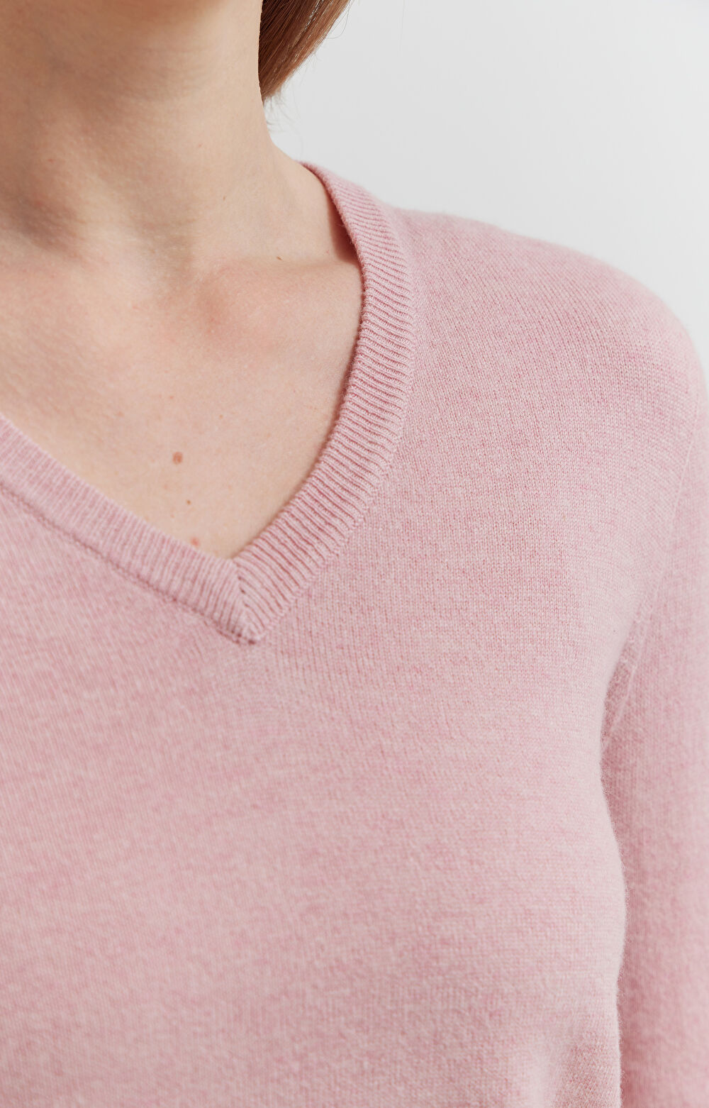Sweter v-neck z melanżowej wełny merino - 5