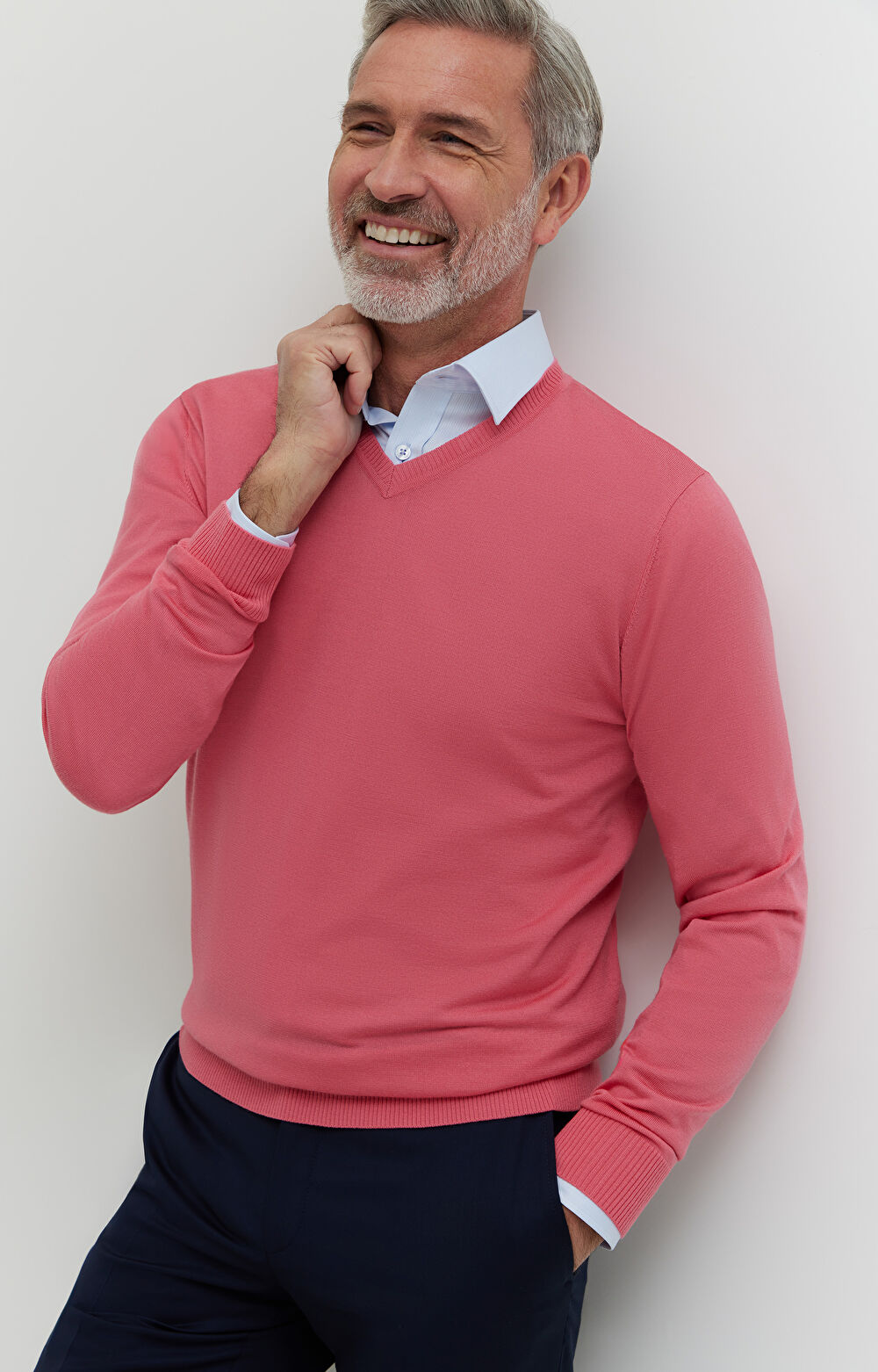 Sweter v-neck z wełny merino