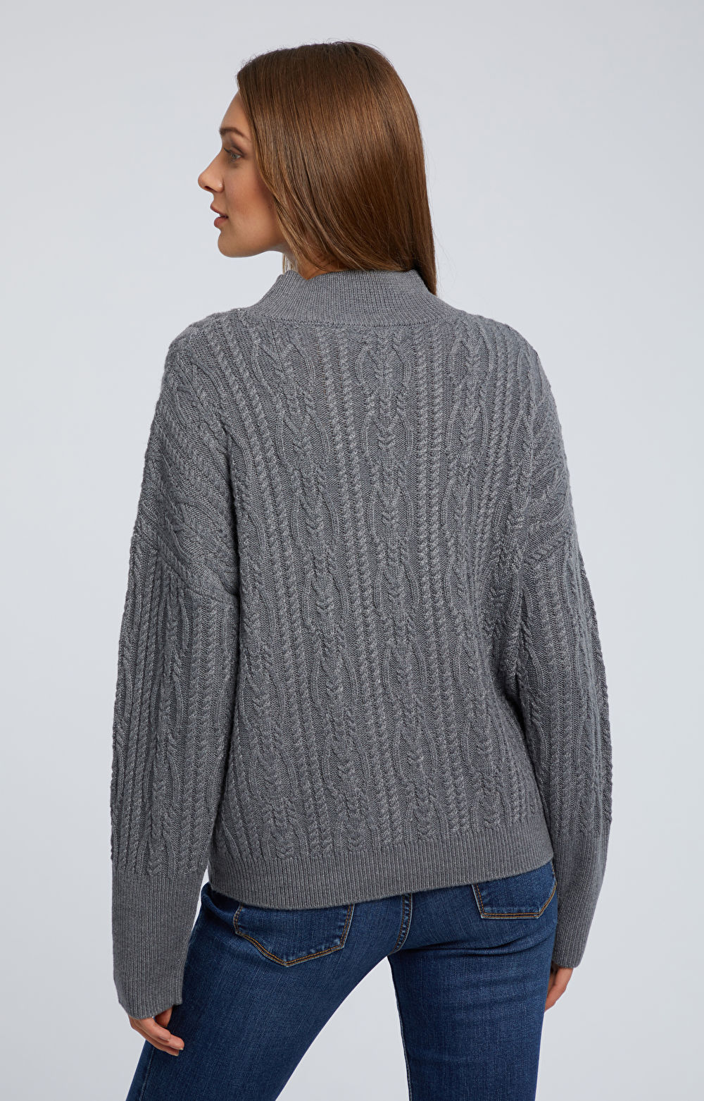 Sweter z warkoczowym splotem