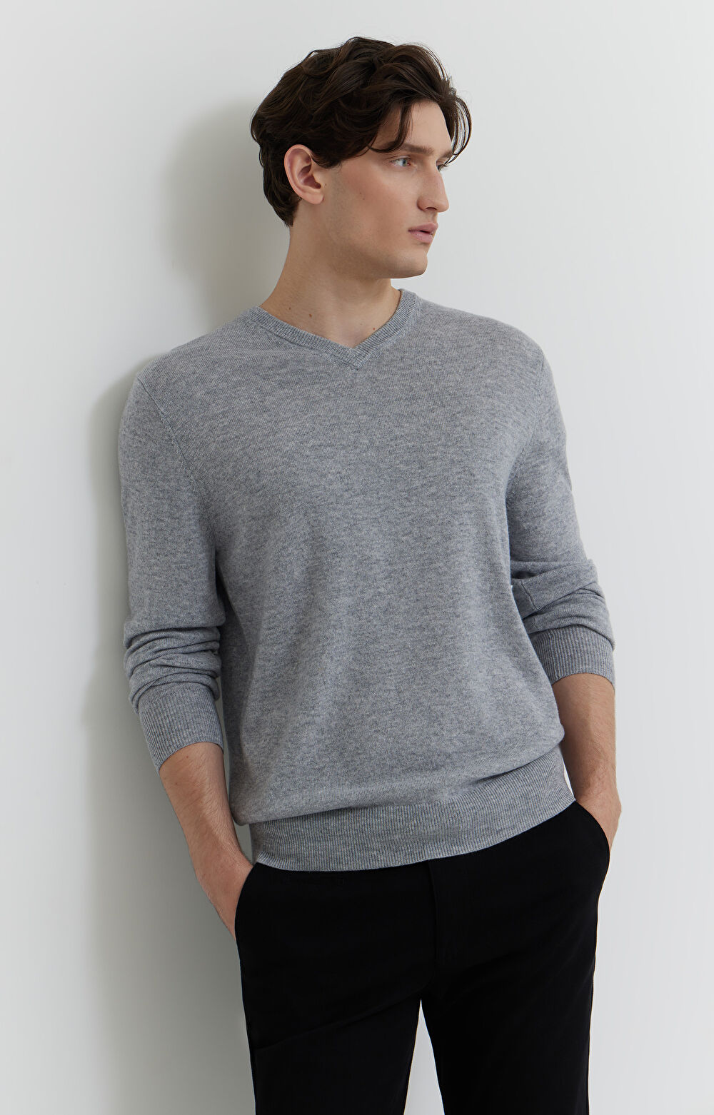 Sweter v-neck z melanżowej wełny merino - 4