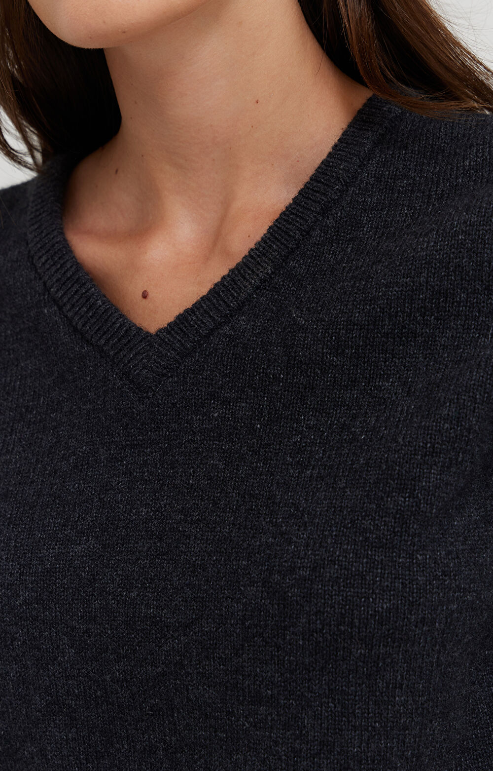 Melanżowy sweter v-neck z wełny - 4