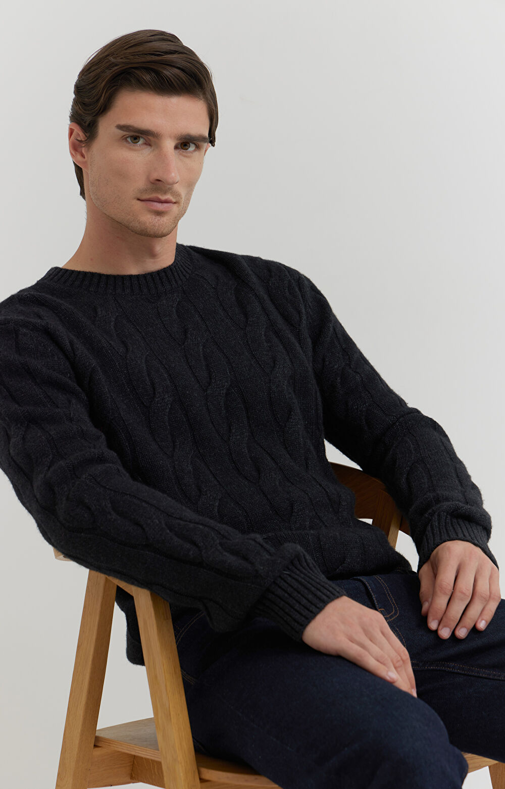 Sweter z warkoczowym splotem