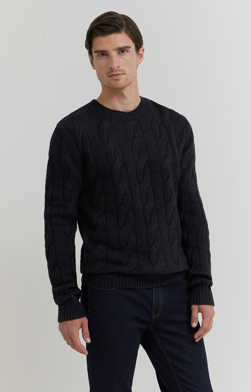 Sweter z warkoczowym splotem - 3