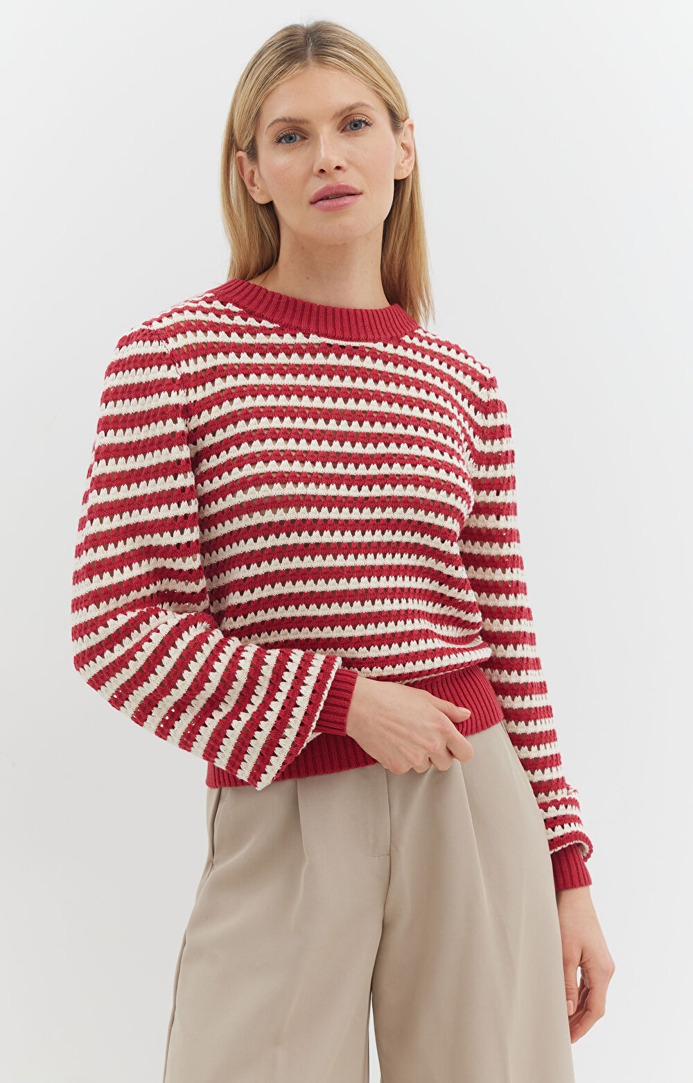 Sweter z ażurowym splotem