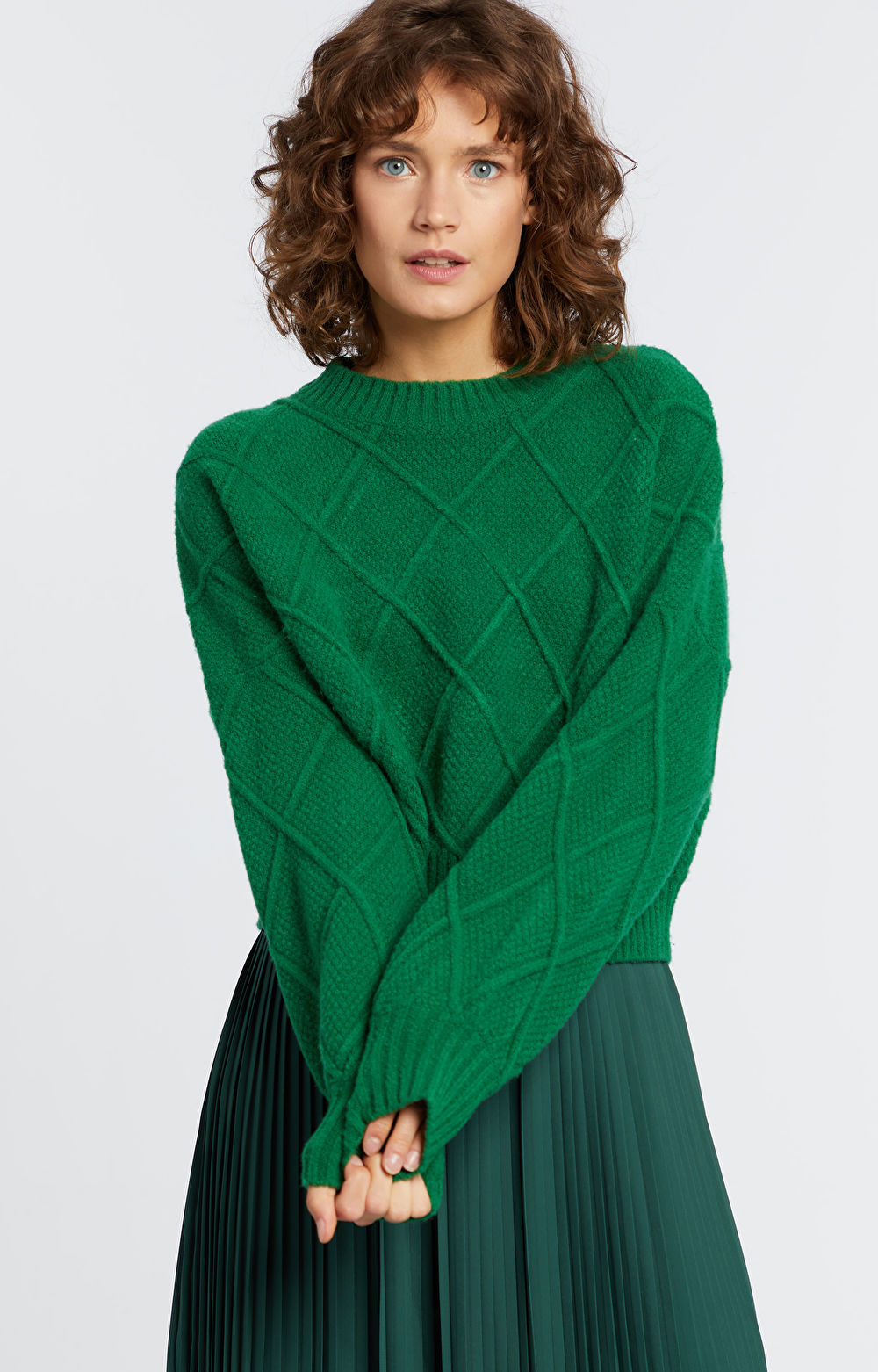 Sweter z geometrycznym splotem