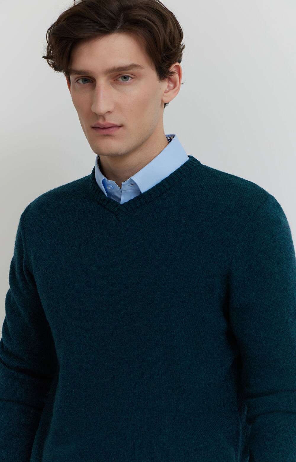 Melanżowy sweter v-neck z wełny - 6