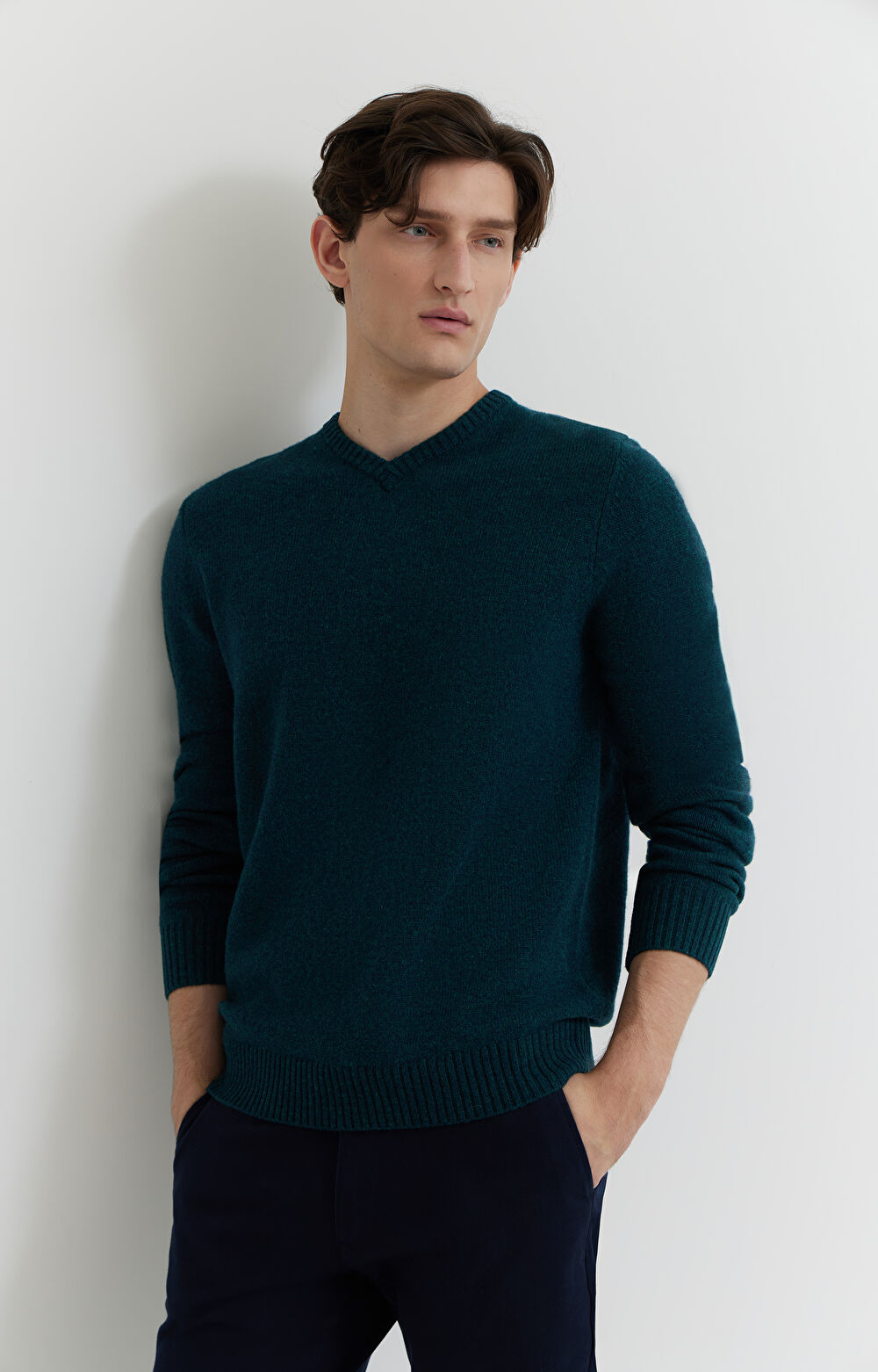 Melanżowy sweter v-neck z wełny - 5