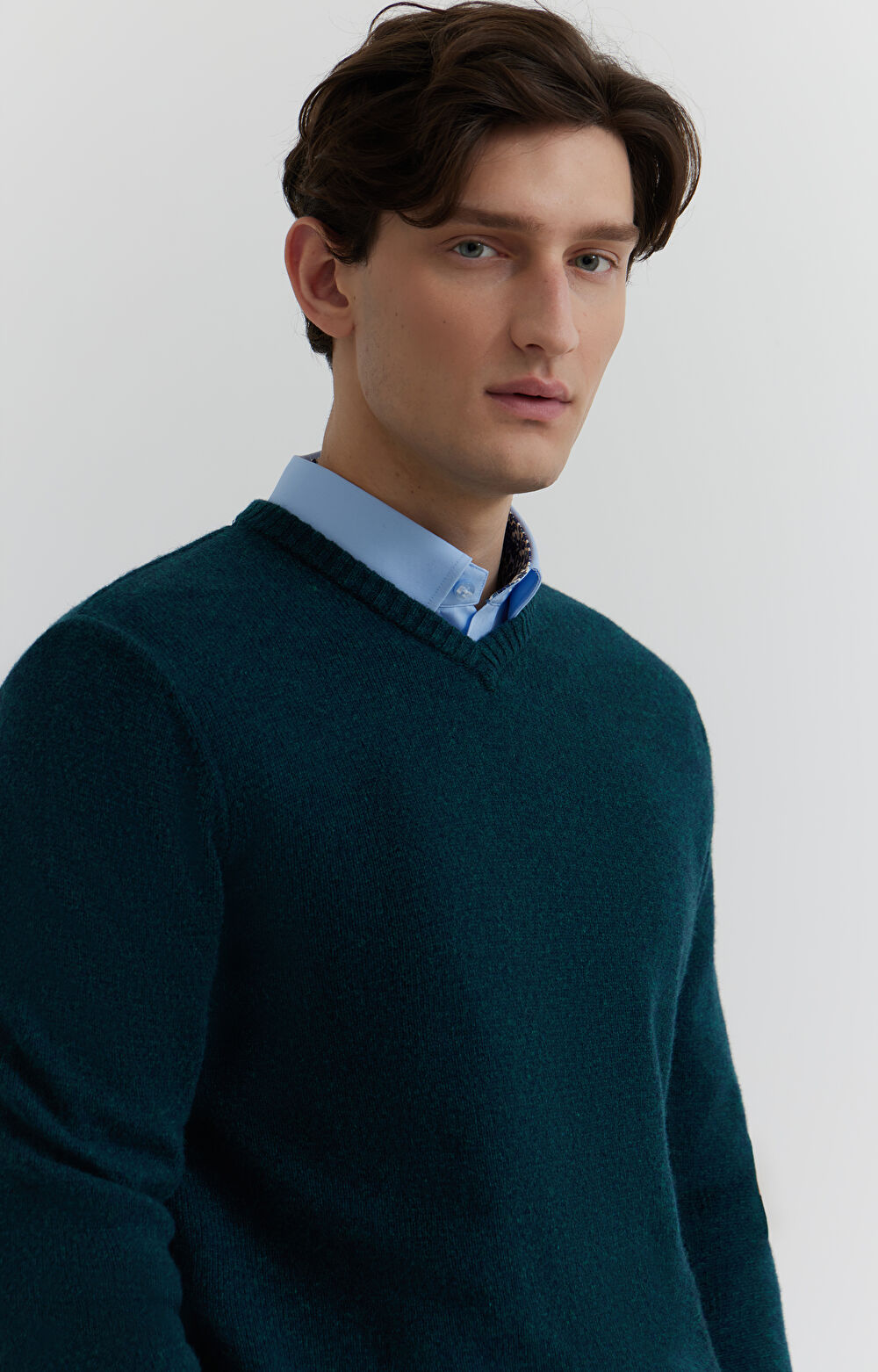Melanżowy sweter v-neck z wełny