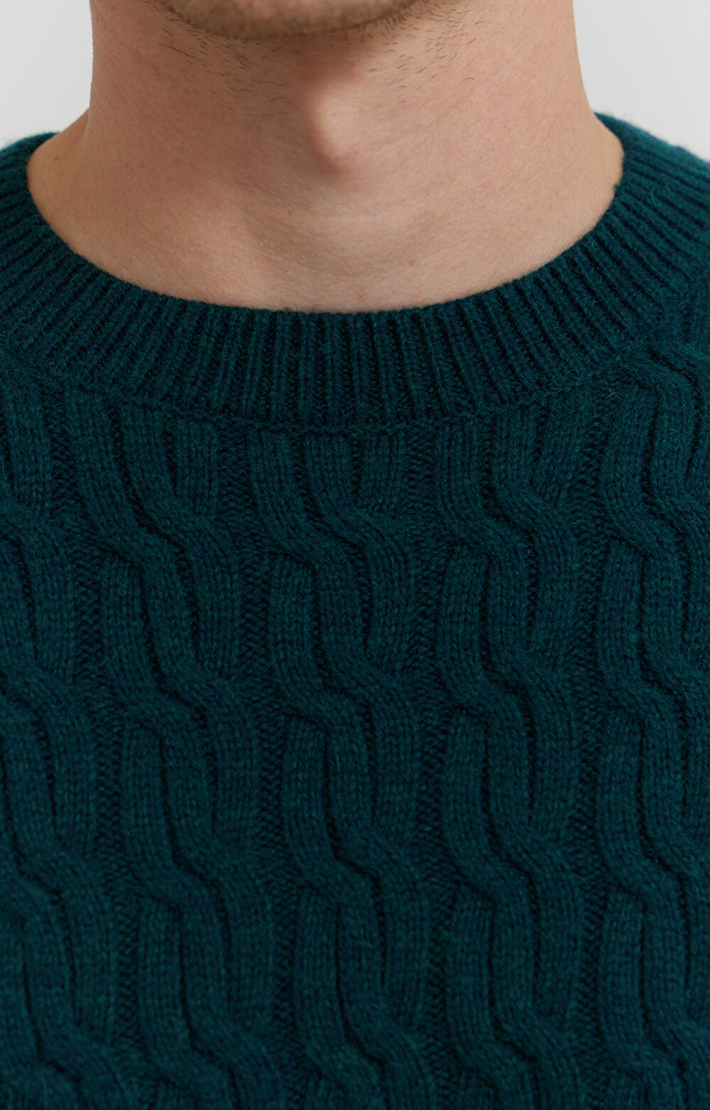 Sweter z warkoczowym splotem - 5
