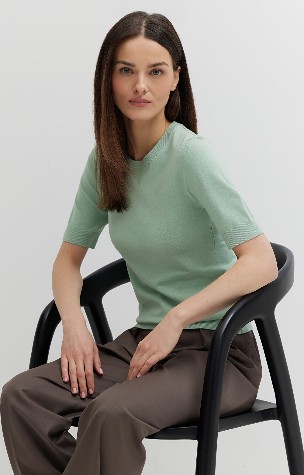 Gładki sweter z krótkim rękawem - 6