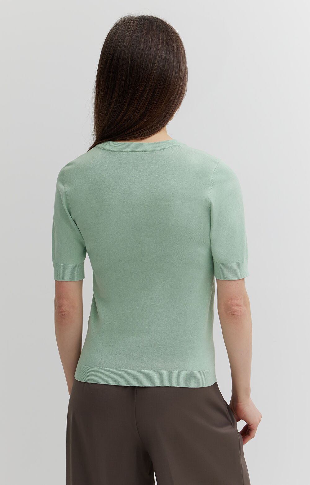 Gładki sweter z krótkim rękawem - 4