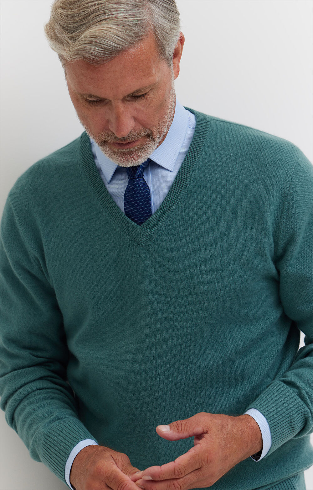 Wełniany sweter v-neck z kaszmirem - 5