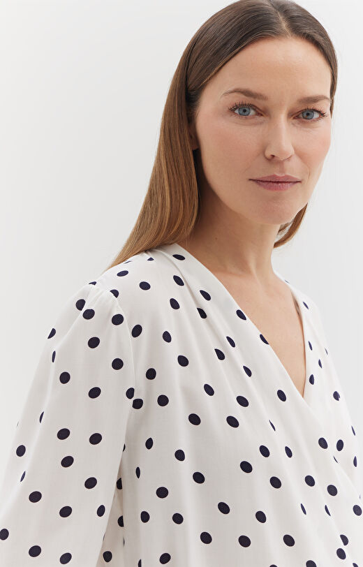 Kopertowa bluzka w kropki