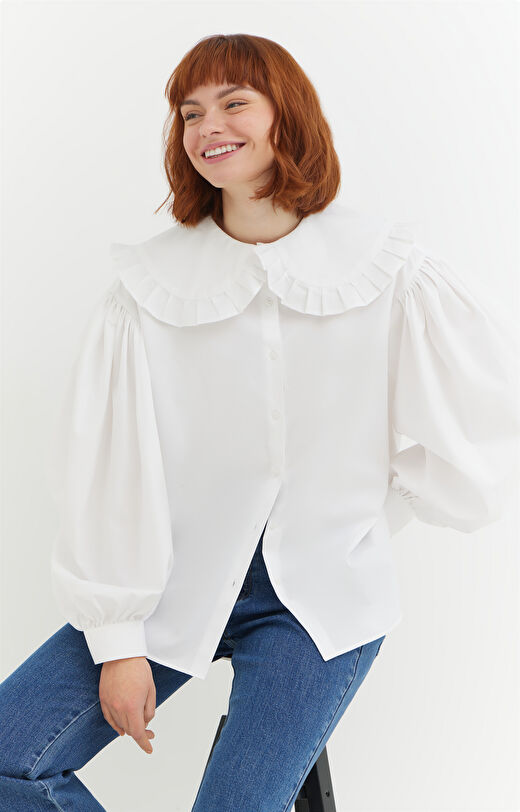 Koszula z ozdobnym kołnierzem