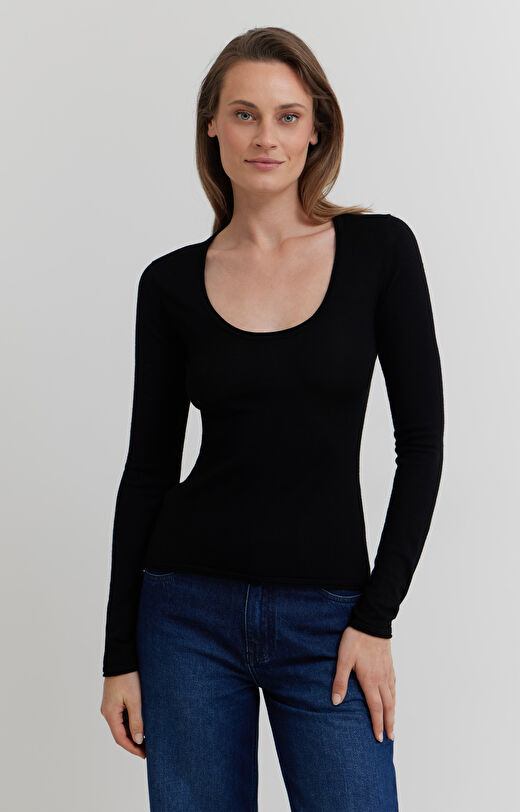 Dopasowany sweter z wełny merino