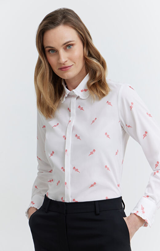 Koszula z ozdobnym kołnierzykiem