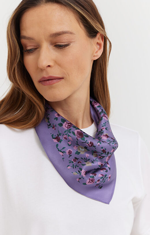 Jedwabna apaszka w kwiaty