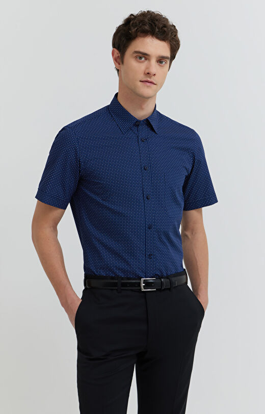 Koszula w geometryczny wzór