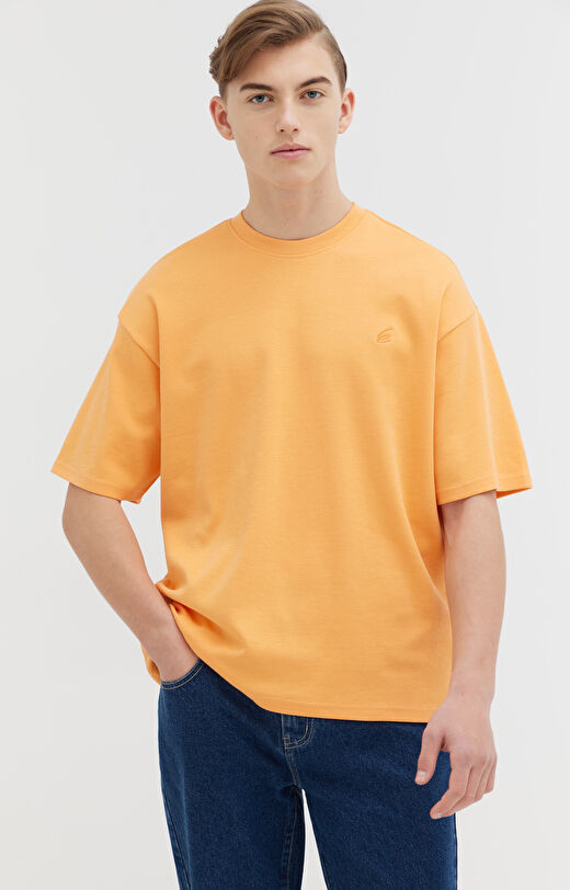 T-shirt o luźnej sylwetce