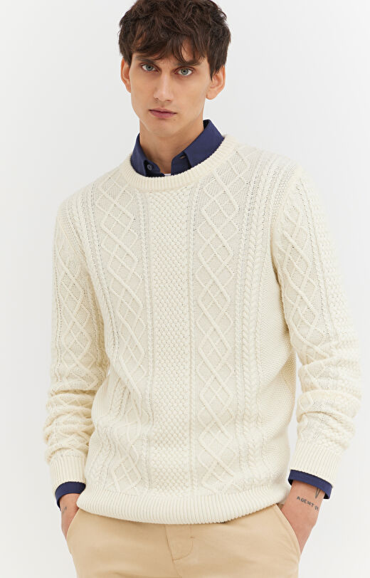 Sweter w warkoczowy splot