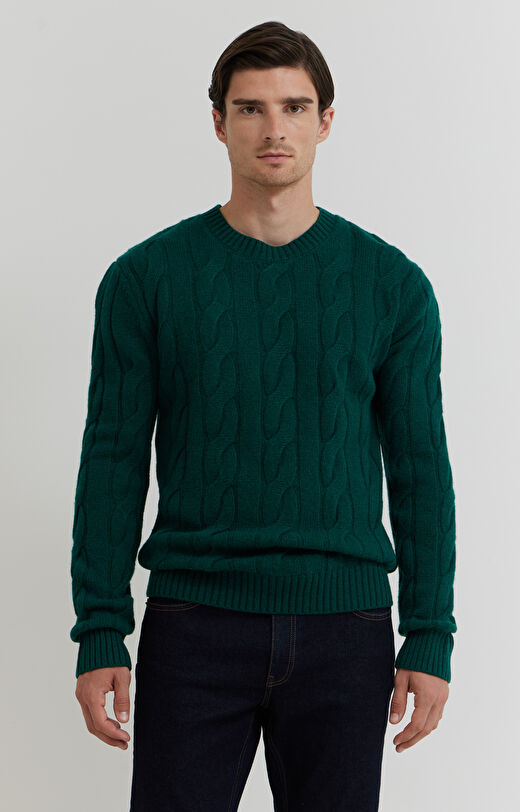 Sweter z warkoczowym splotem