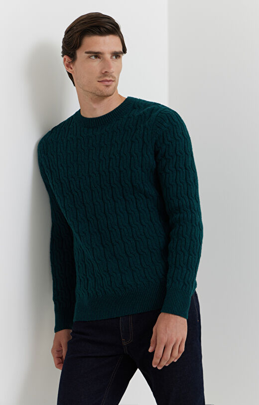 Sweter z warkoczowym splotem